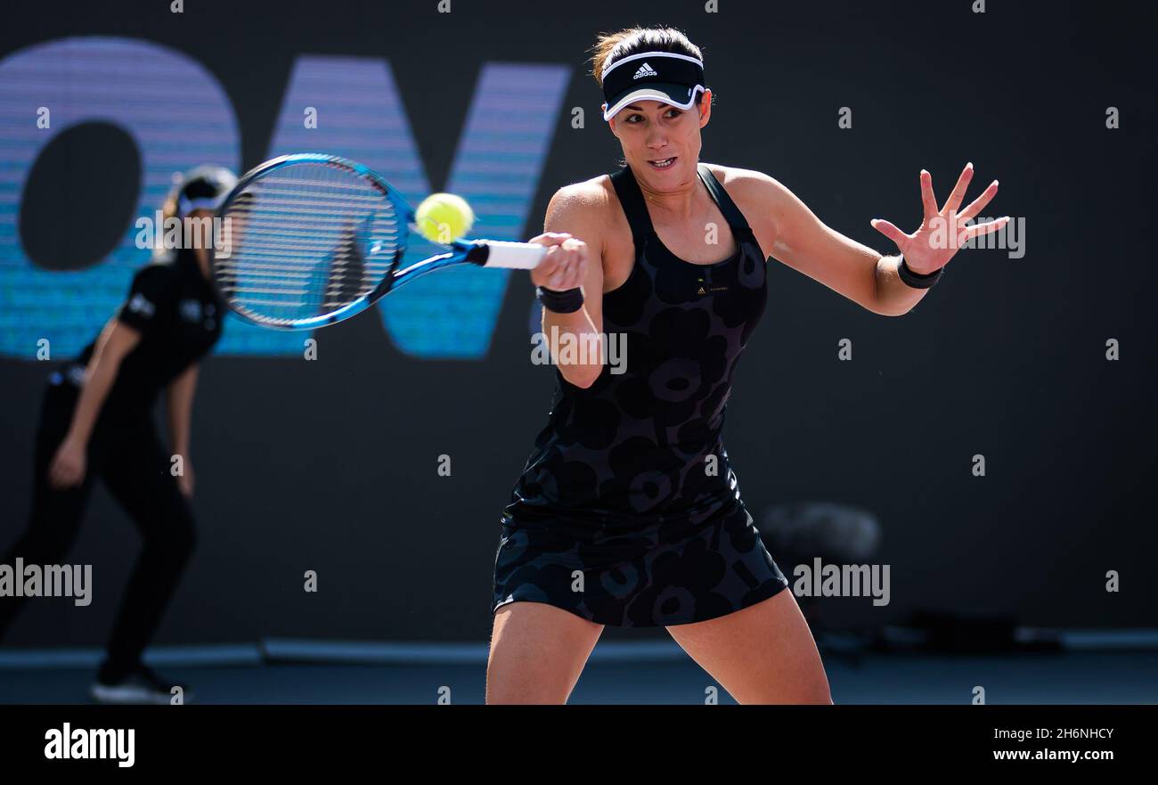 Garbine Muguruza aus Spanien im Einsatz gegen Paula Badosa aus Spanien während des Halbfinales beim Akron WTA Finals Guadalajara 2021, Masters WTA Tennisturnier am 16. November 2021 in Guadalajara, Mexiko - Foto: Rob Prange/DPPI/LiveMedia Stockfoto