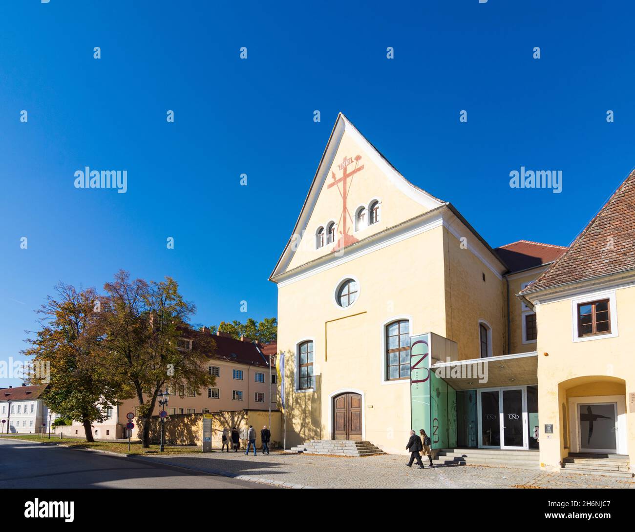 Krems an der Donau: Und Abbey, heute Veranstaltungszentrum, Restaurant- und Weinhochschule in Wachau, Niederösterreich, Niederösterreich, Österreich Stockfoto