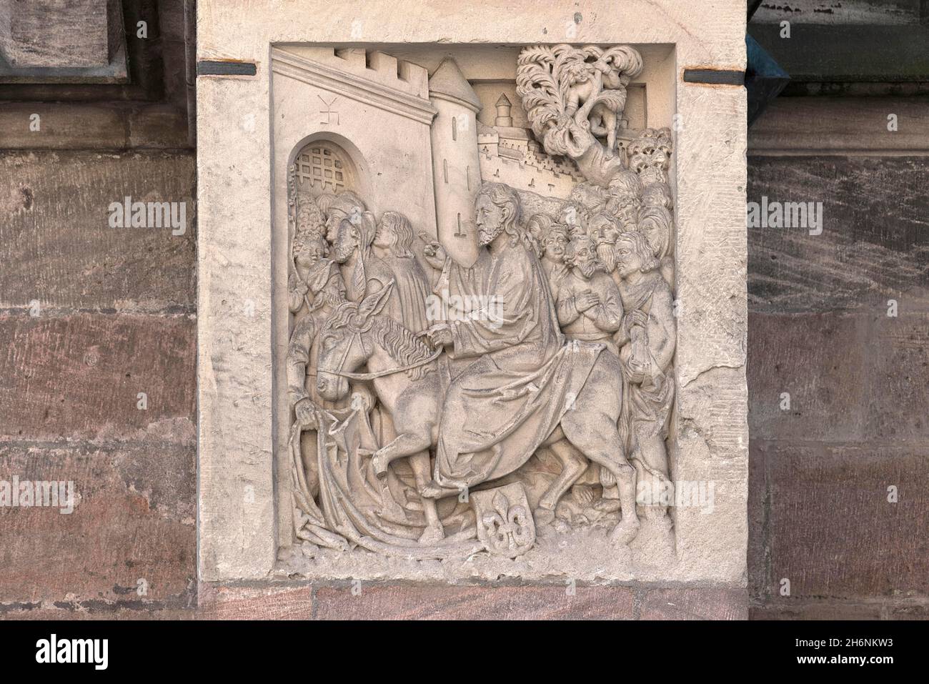 Relief mit Jesus auf dem Esel, der Eintritt nach Jerusalem in die gotische Kirche St. Sebald, Nürnberg, Mittelfranken, Bayern, Deutschland Stockfoto