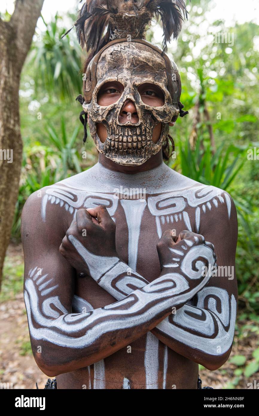 Maya gekleidet indianer, Yucatec-Maya archäologische Stätte, Ekʼ Balam, Yucatan, Mexiko Stockfoto