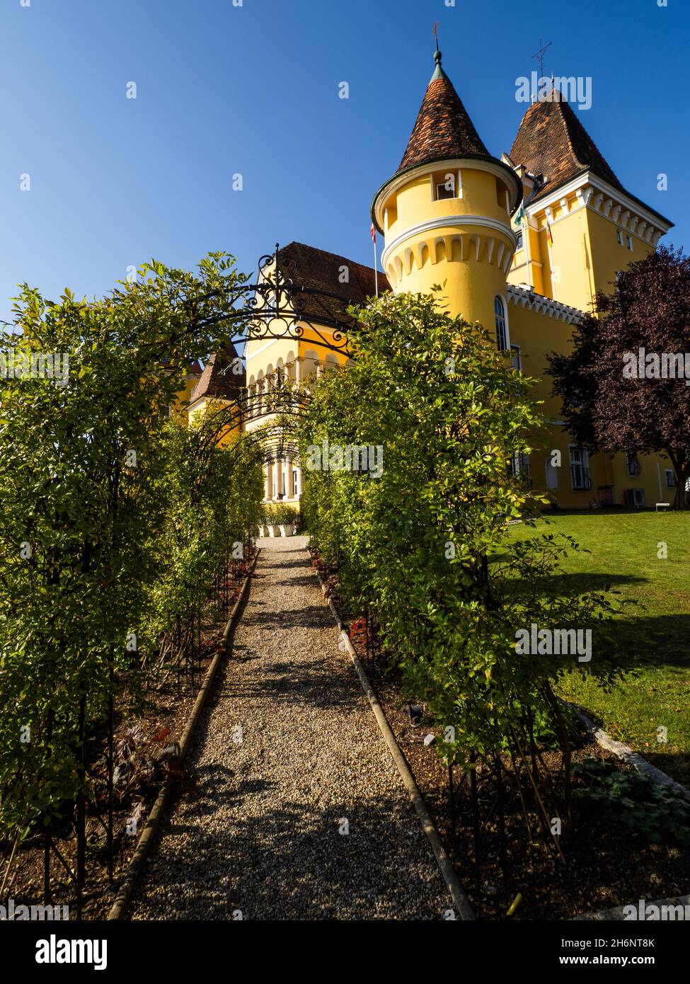 ein Schloss im TudorStil, Ehrenhausen, südsteirische