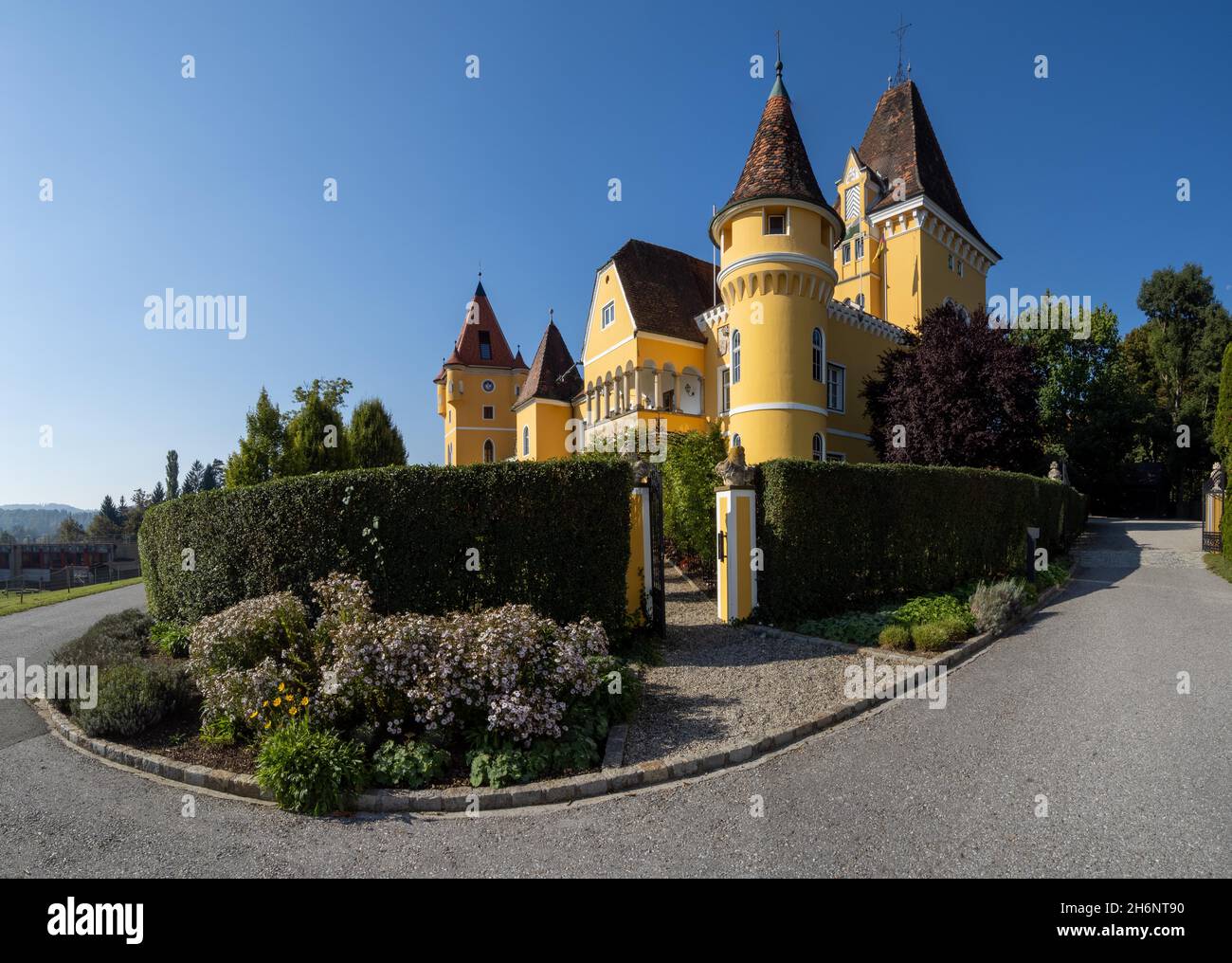 ein Schloss im TudorStil, Ehrenhausen, südsteirische