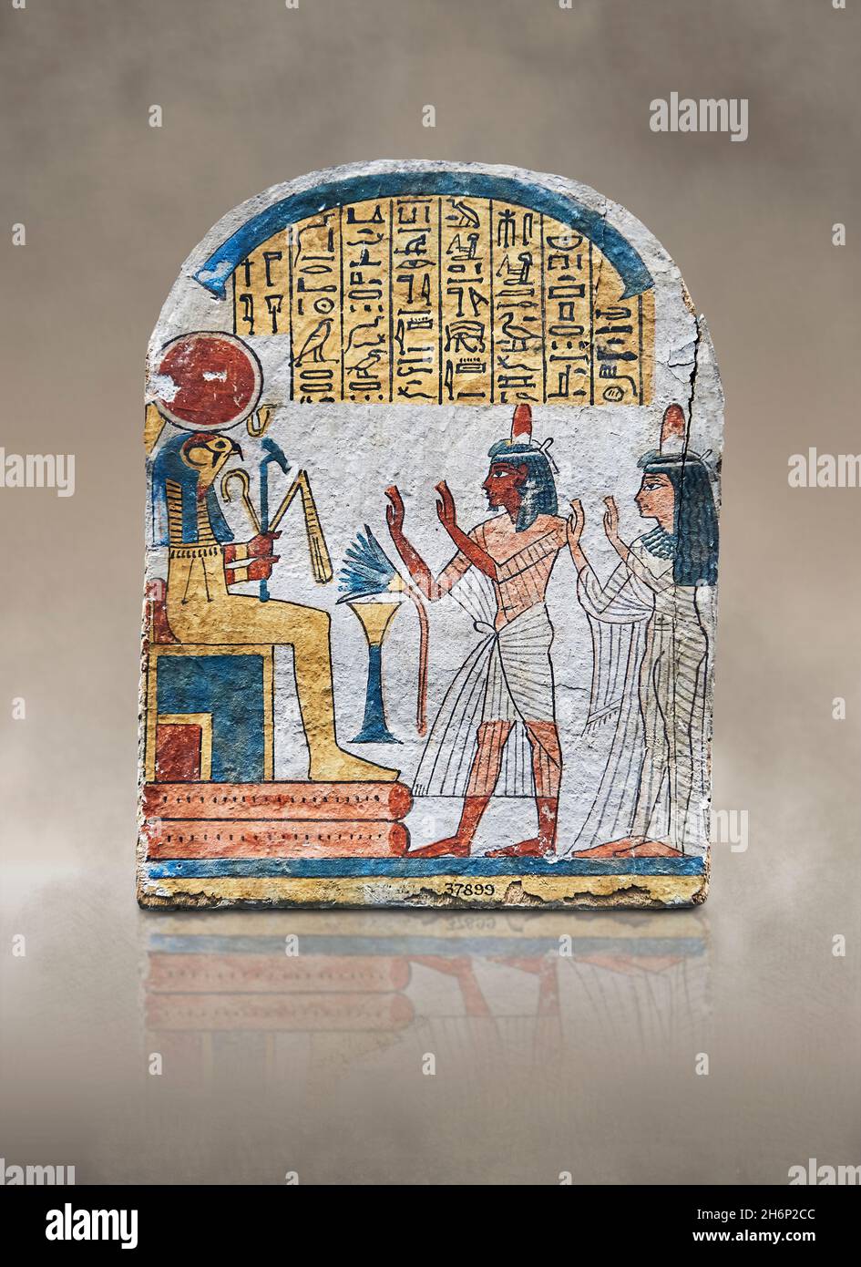 Alte ägyptische Stele von Nakhtefmut, 1390-1352, 18. Dynastie, Theben. British Museum EA37899. Sykomore Feigenholz stela Nachtefmut: Es gibt einen s Stockfoto