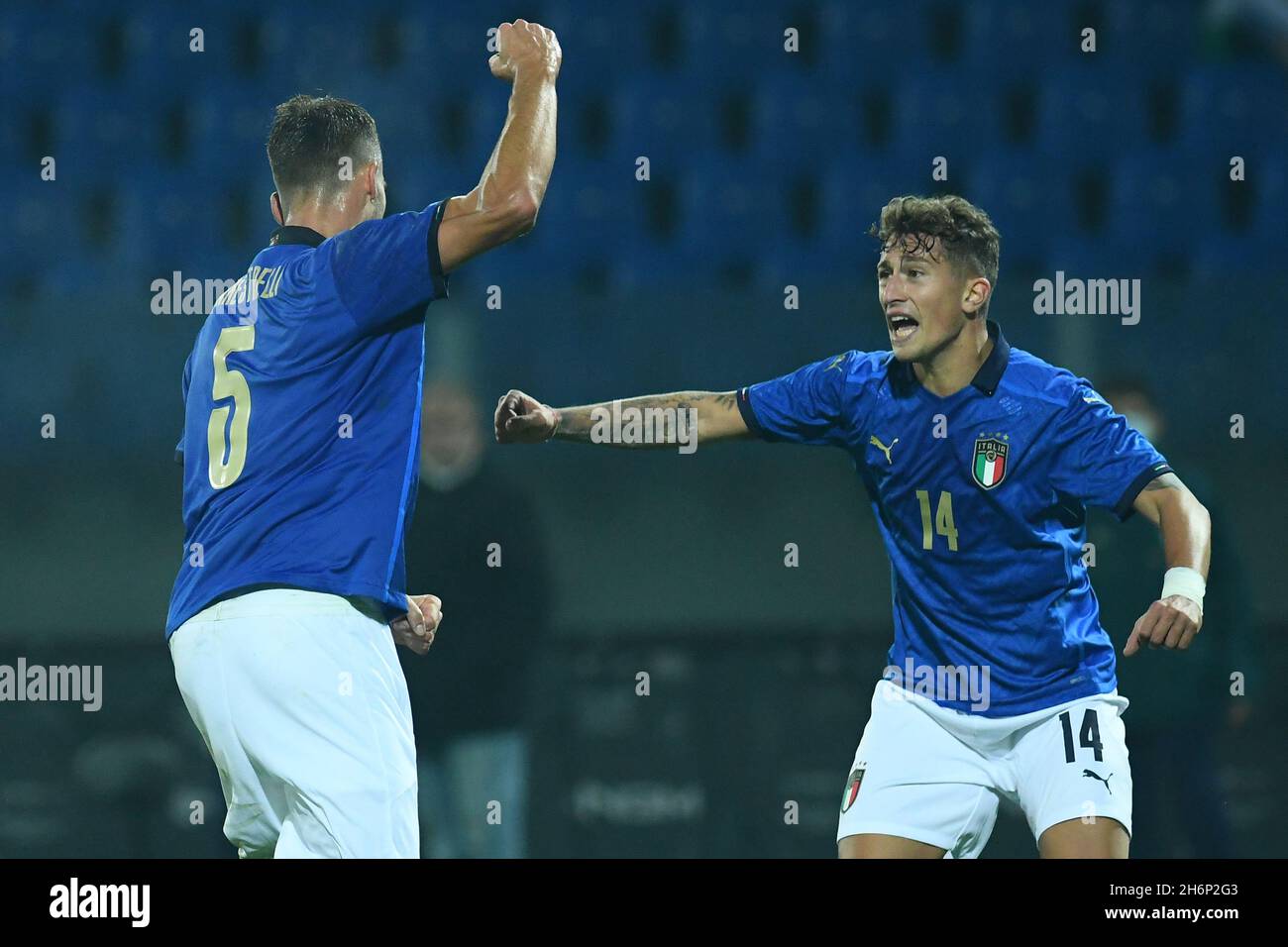 Die Fußballspielerin Italiens Simone Canestrelli feiert nach dem Tor