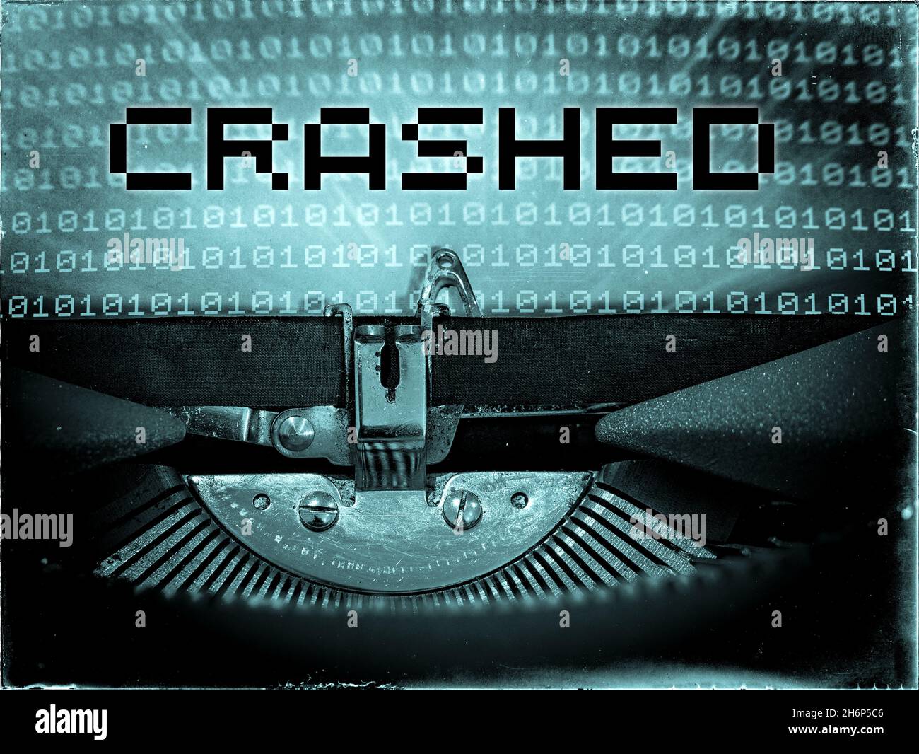 Absturz, der auf einer Schreibmaschine in einer 8-Bit-Schriftart angezeigt wird Stockfoto