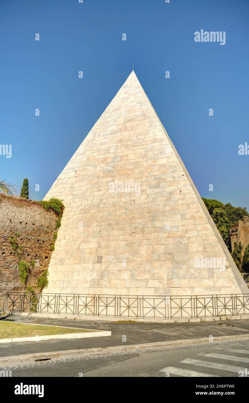 Rom Piramide Stockfoto