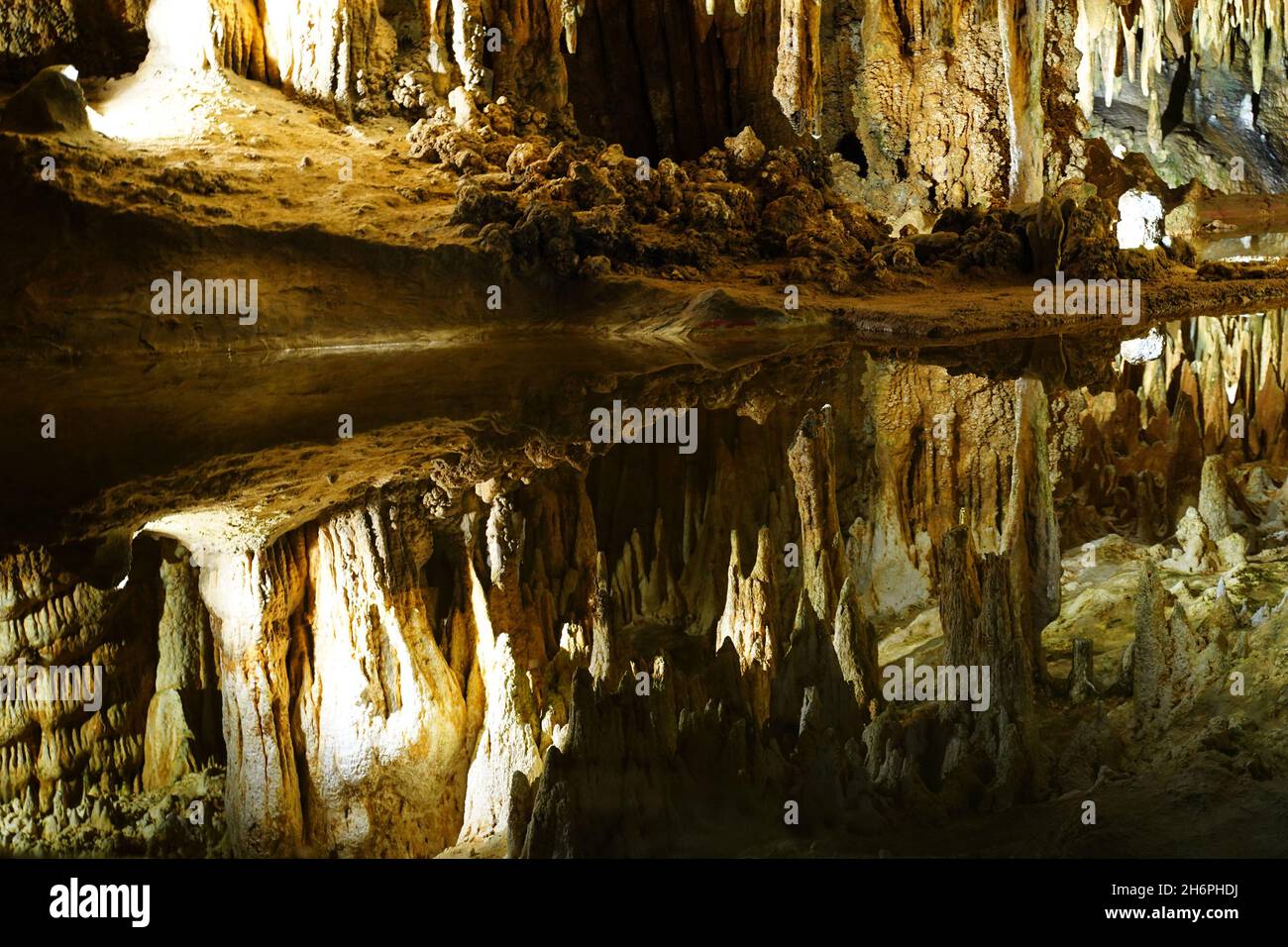Traumsee-Reflexionen in Luray Caverns, Virginia, USA Stockfoto