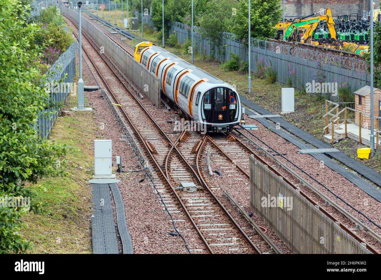 Glasgow Subway / Underground Trains, die Tests auf Außenbahnen durchlaufen, Glasgow, Schottland, Großbritannien Stockfoto