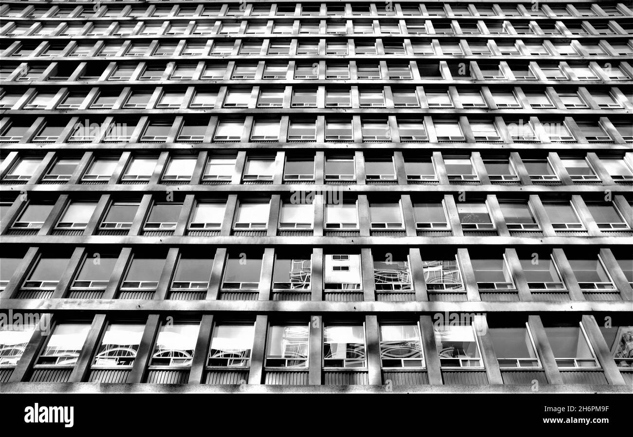 Fenster Reihen und Linien eines Gebäudes in der Innenstadt von Toronto Stockfoto