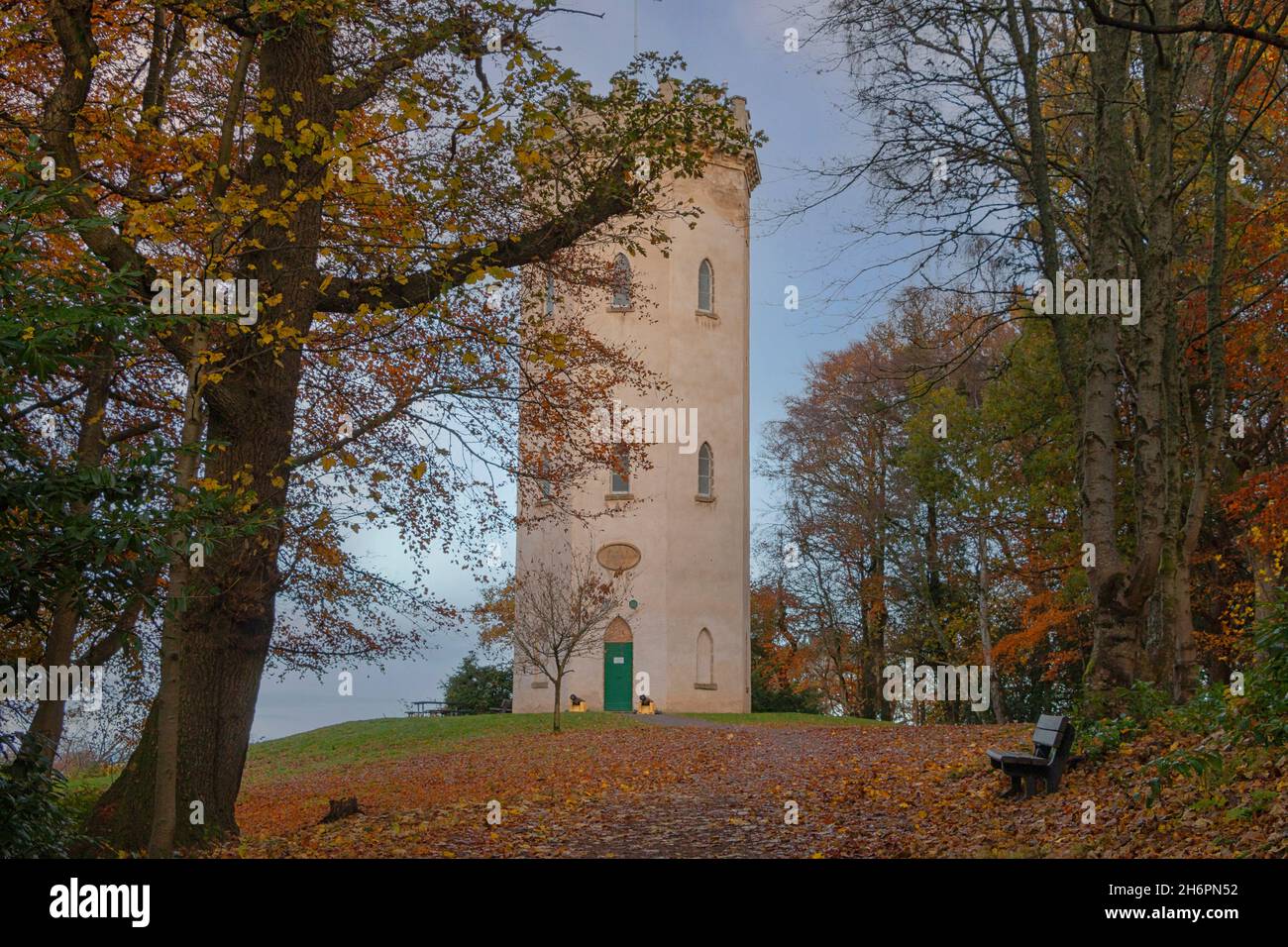 FORRES MORAY SCHOTTLAND BLICK AUF DEN NELSON TOWER IM HERBST Stockfoto