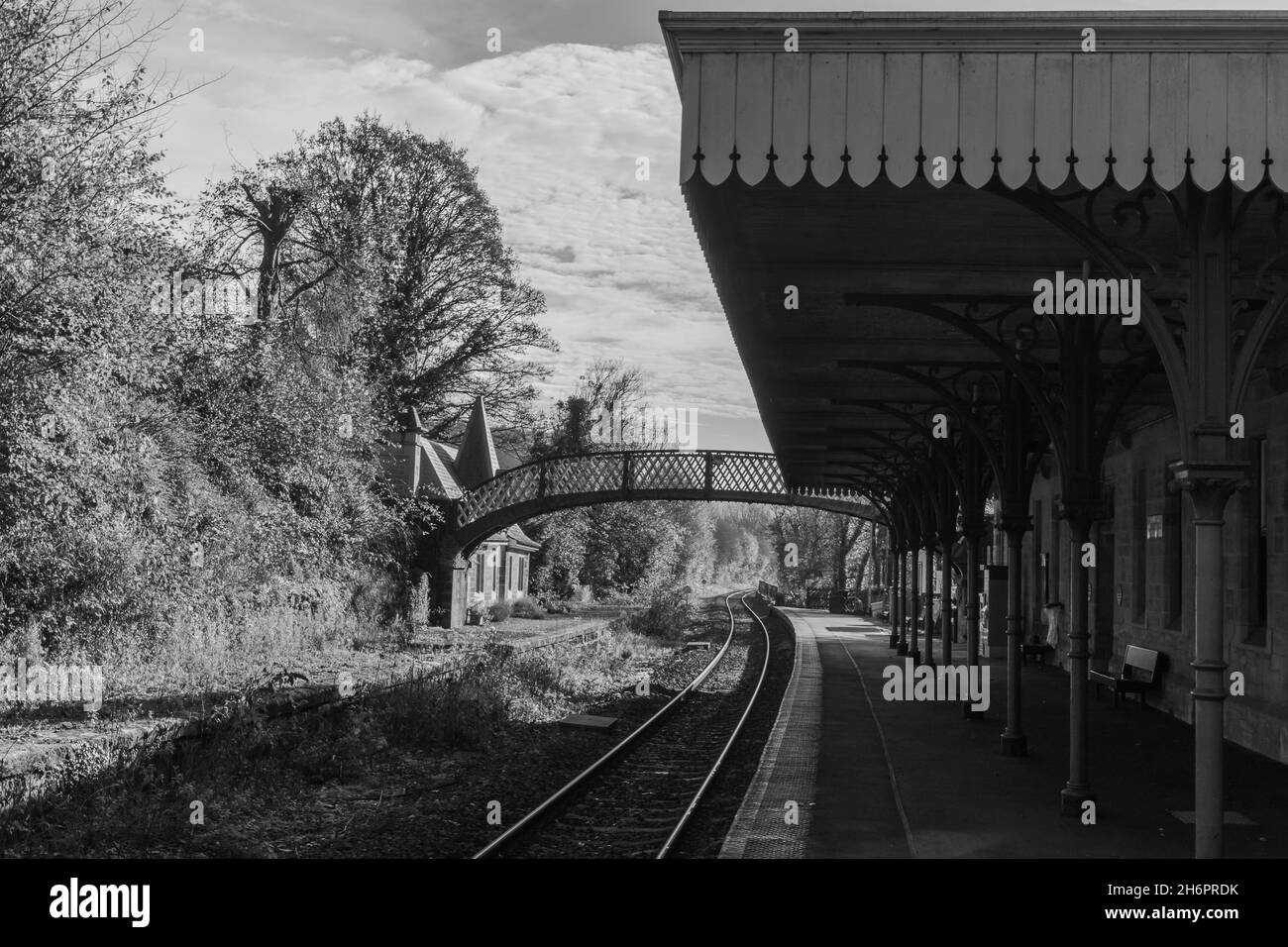 Die Peak District Station von Cromford wurde am 8. November 2021 in Schwarz-Weiß festgehalten. Stockfoto