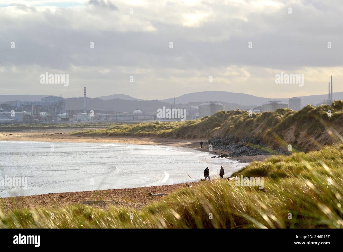 Natürlich beleuchtetes Bild des Tees Bay und Seal Sands Industriekomplexes an der Nordostküste, Teesside, Großbritannien Stockfoto