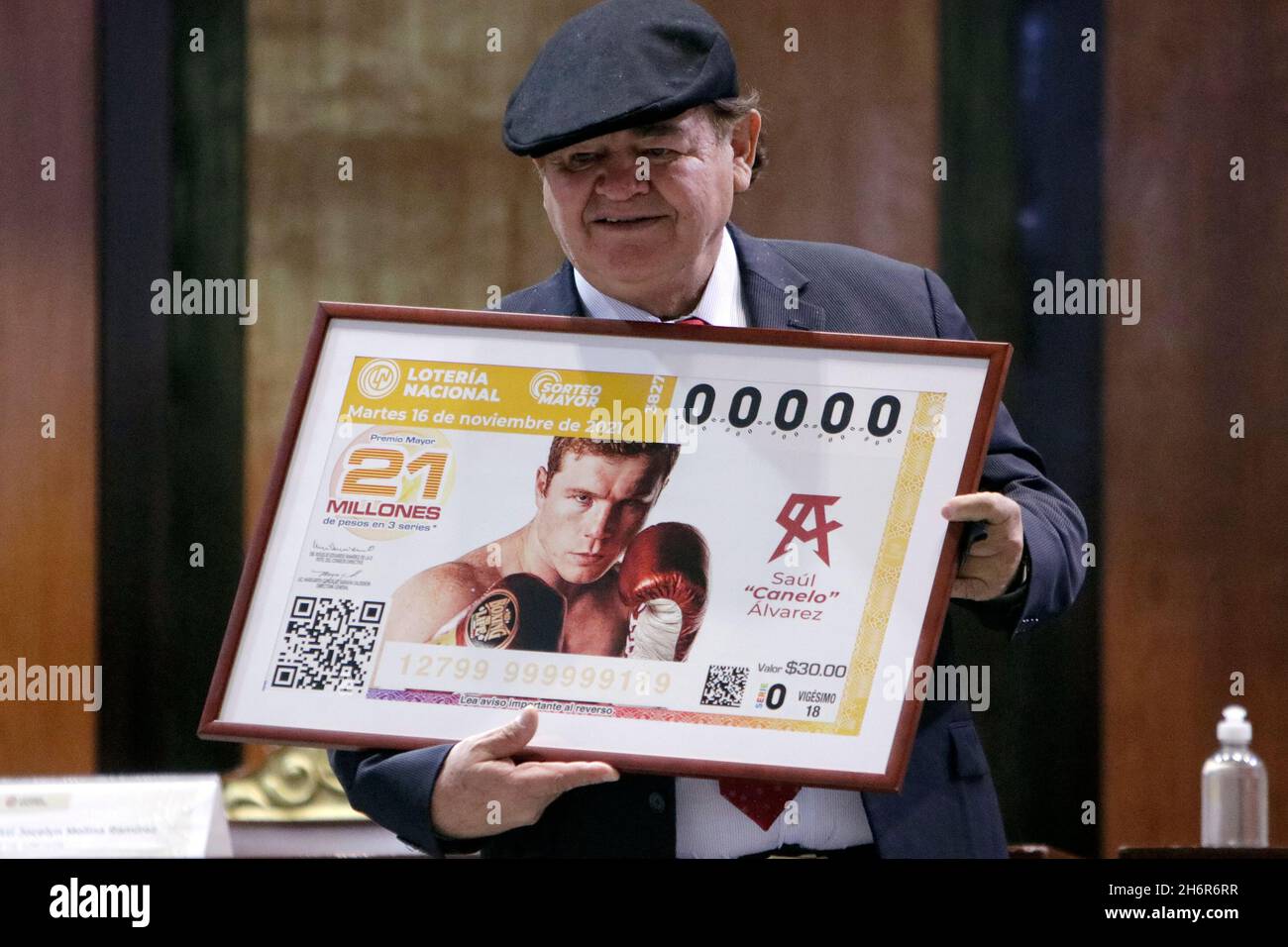 Die Nationale Lotterie widmete ihre Hauptverlosung Nr. 3827 der Karriere von Saúl „Canelo“ Álvarez, einem mexikanischen Profiboxer, der Weltmeister wurde Stockfoto