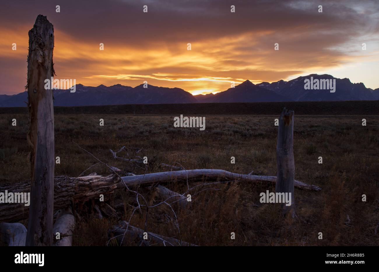 Sonnenuntergang - Jackson, Wyoming. Die Sonne untergeht hinter dem Teton-Gebirge in Jackson, Wyoming. Stockfoto