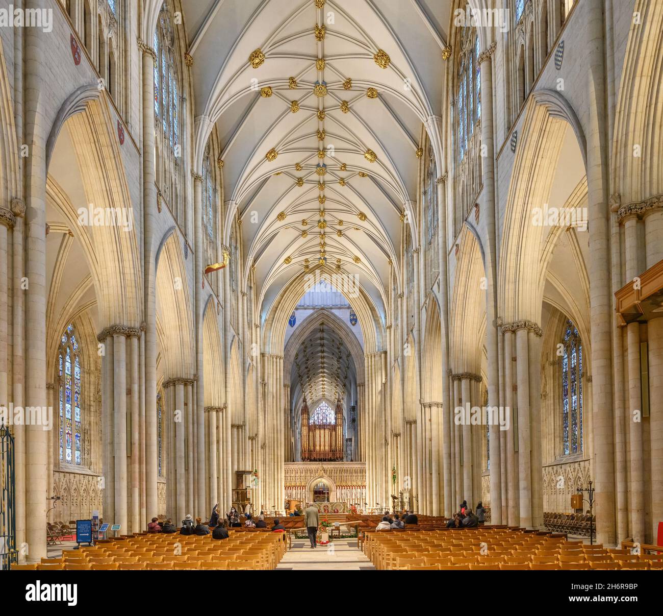 Das Kirchenschiff des York Minster mit Blick nach Osten, York Minster, York, England, Großbritannien Stockfoto