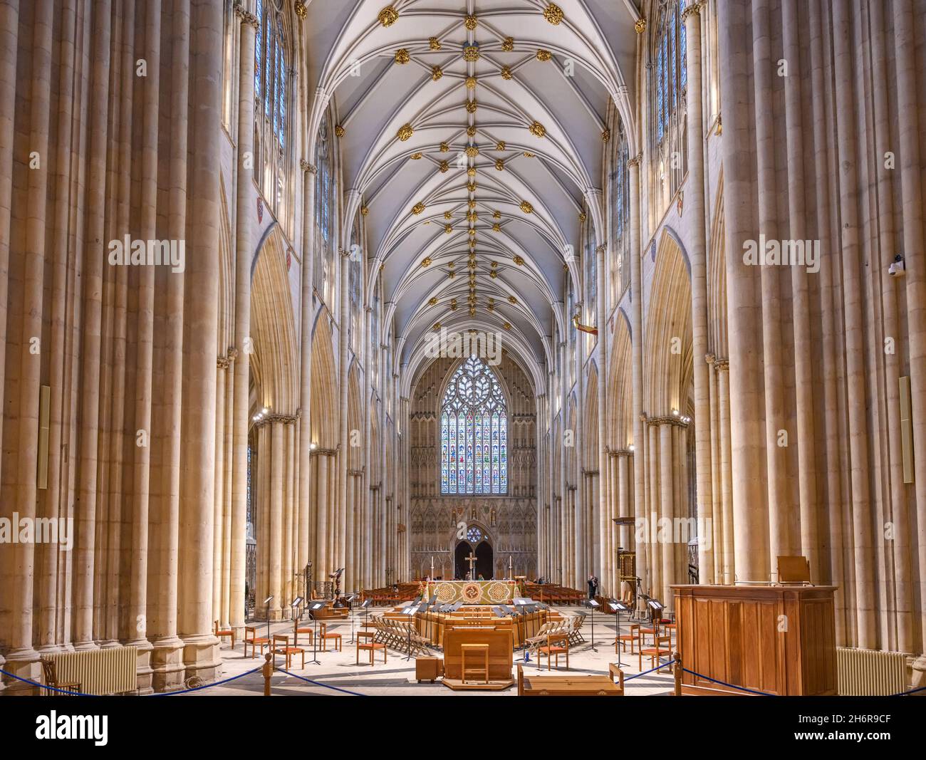 Der Altar des York Minster mit Blick nach Westen, York, England, Großbritannien Stockfoto
