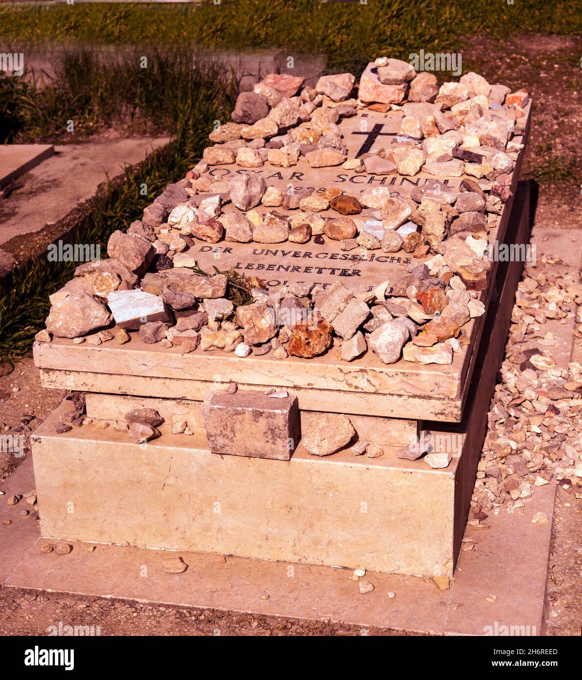Weltkrieg ll, Oskar Schindler Grab auf dem Berg Zion, 1974, Er rettete 1,200 Juden während des Zweiten Weltkriegs. Der Film Schindler‘s List erzählt seine Geschichte. Stockfoto