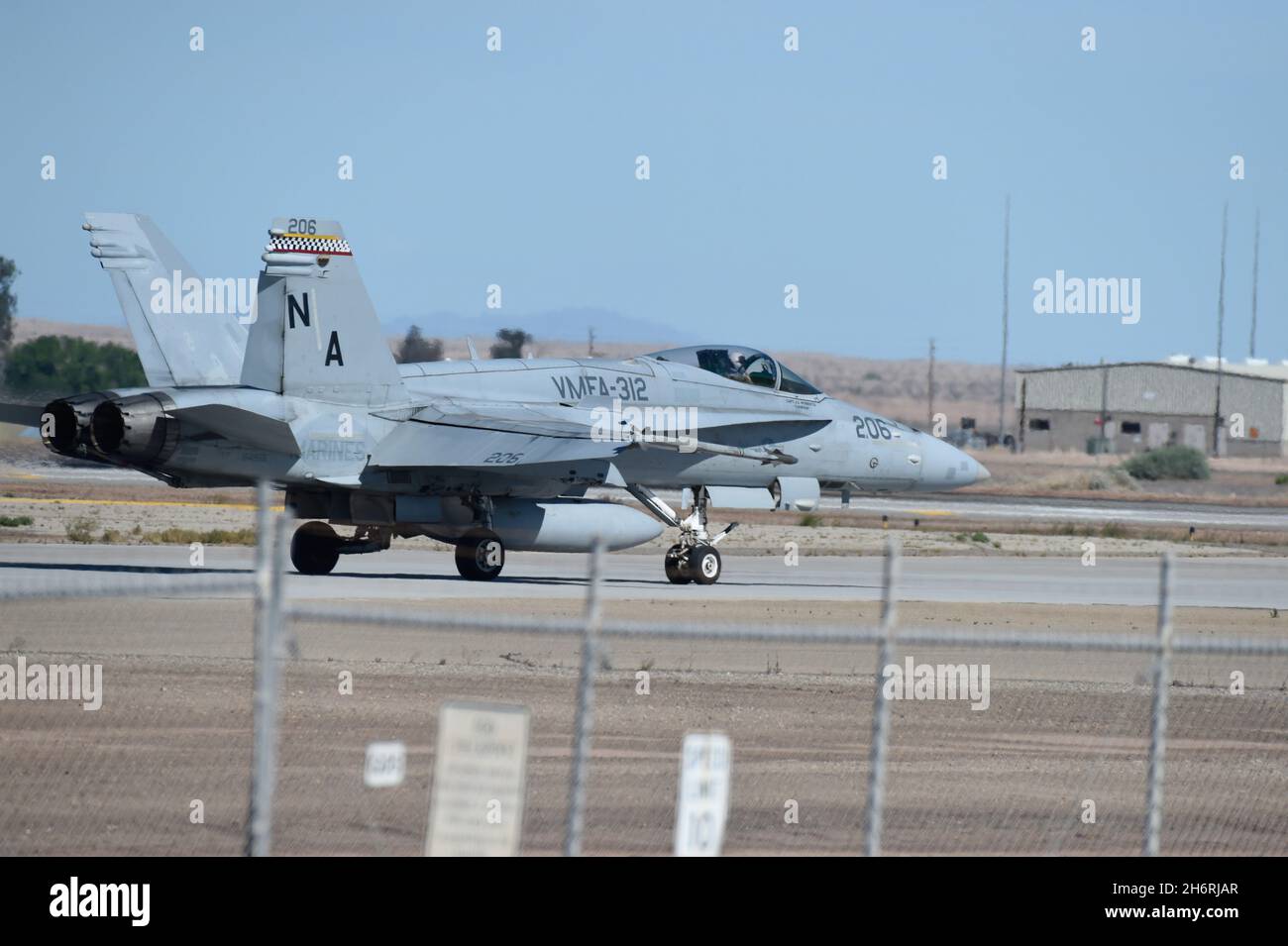 VMFA-312 Schachbretter, F/A-18C Hornet ist bereit für den Start im NAF El Centro, Kalifornien Stockfoto