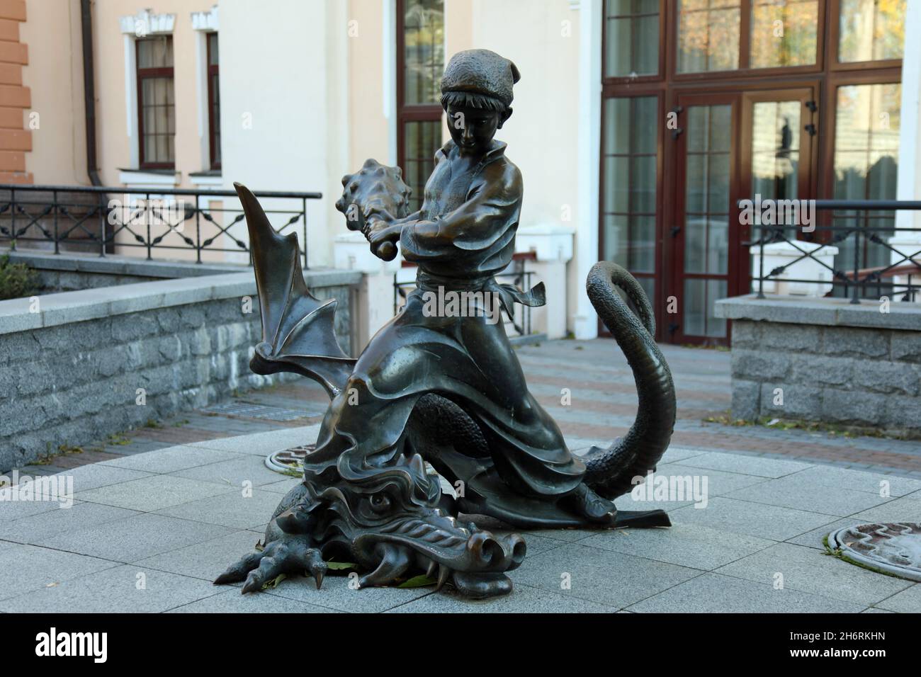 Statue von Kotigoroshek und seinem Drachen im Akademischen Puppentheater Kiew Stockfoto