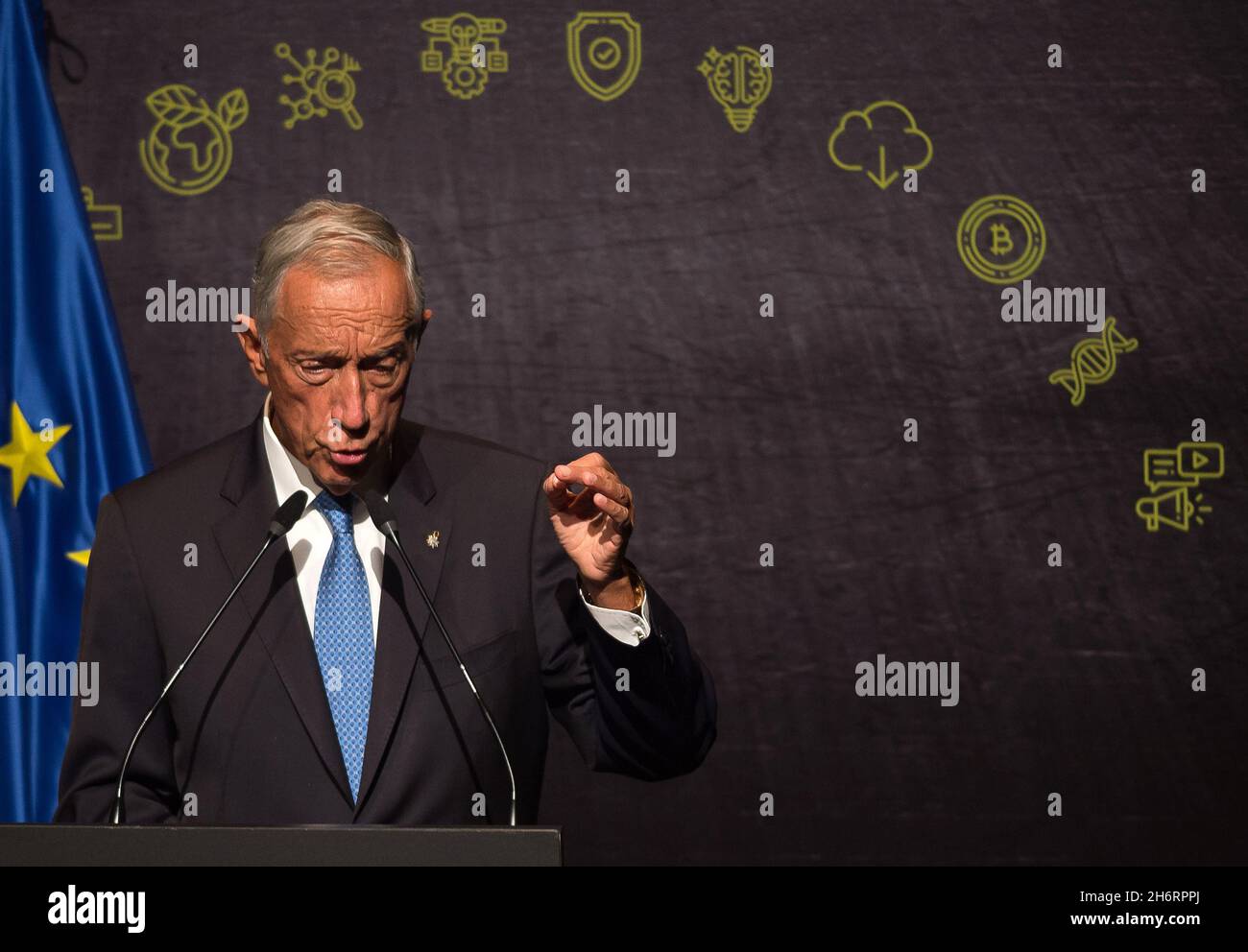 Präsident Marcelo Rebelo de Sousa spricht während des XIV. Cotec Europe-Gipfels im Edgar Neville Auditorium.unter dem Motto "der Übergang zur immateriellen Wirtschaft in Europa" trifft der XIV. Cotec Europe-Gipfel Experten und Behörden der Stadt Málaga, um die wichtigsten Herausforderungen der immateriellen Wirtschaft im öffentlichen und privaten Sektor anzugehen. An der Schließung haben sich der spanische König, der Präsident der Republik Portugal, Marcelo Rebelo de Sousa und der Präsident der Republik Italien, Sergio Mattarella, beteiligt. (Foto von Jesus Merida/SOPA Images/Sipa USA) Stockfoto