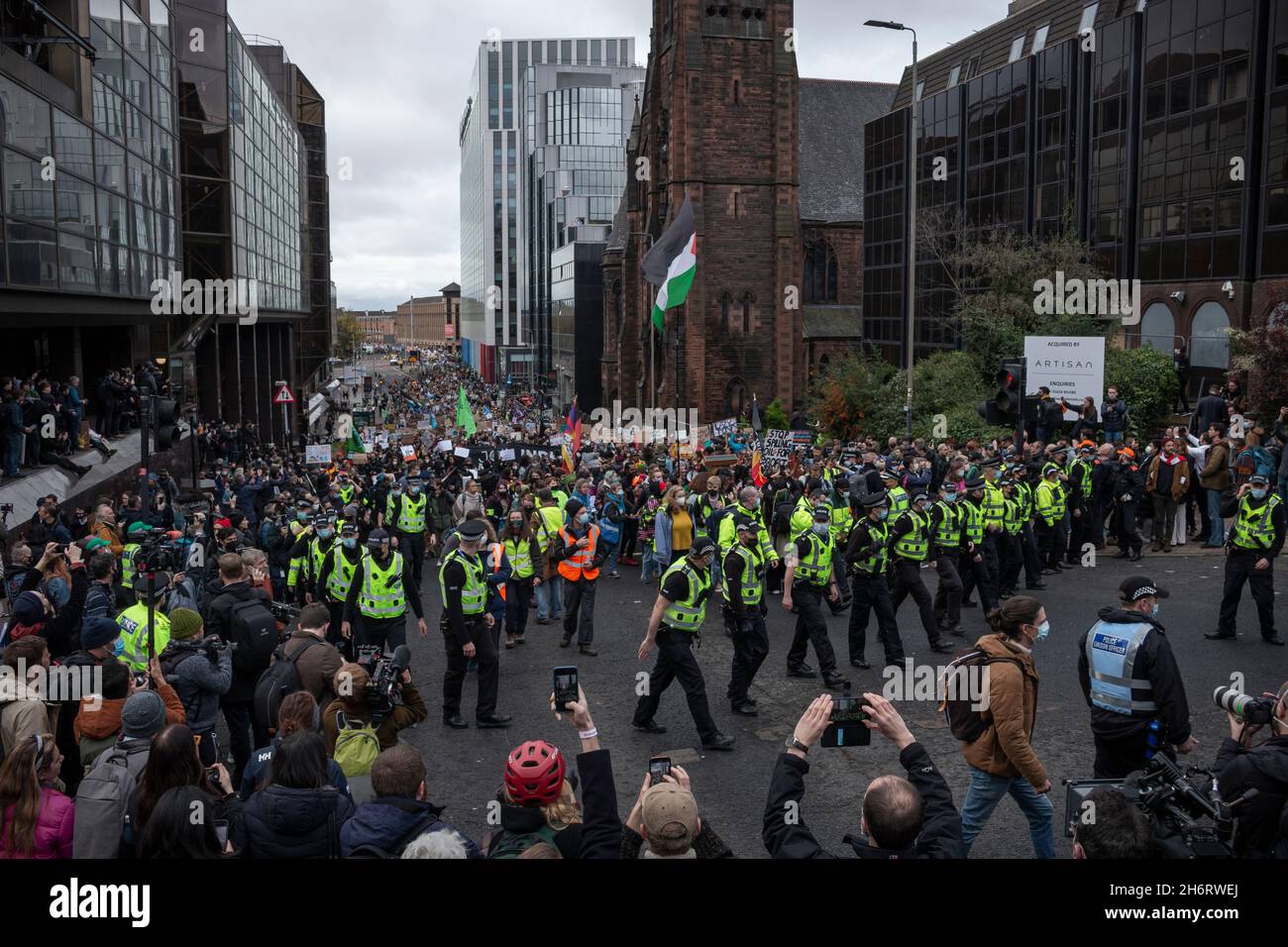 Glasgow protestmarsch während der COP26. Freitags für die Zukunft. Stockfoto