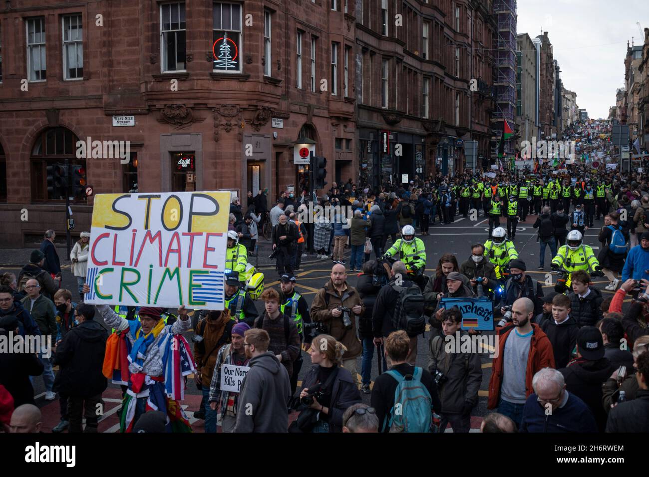 Glasgow protestmarsch während der COP26. Freitags für die Zukunft. Stockfoto