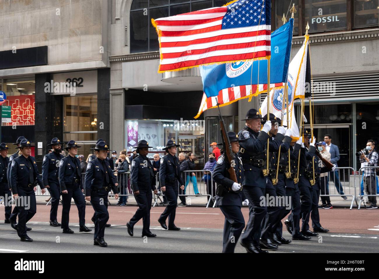 11. November 2021 Veterans Day Parade auf der Fifth Avenue in New York City, USA Stockfoto