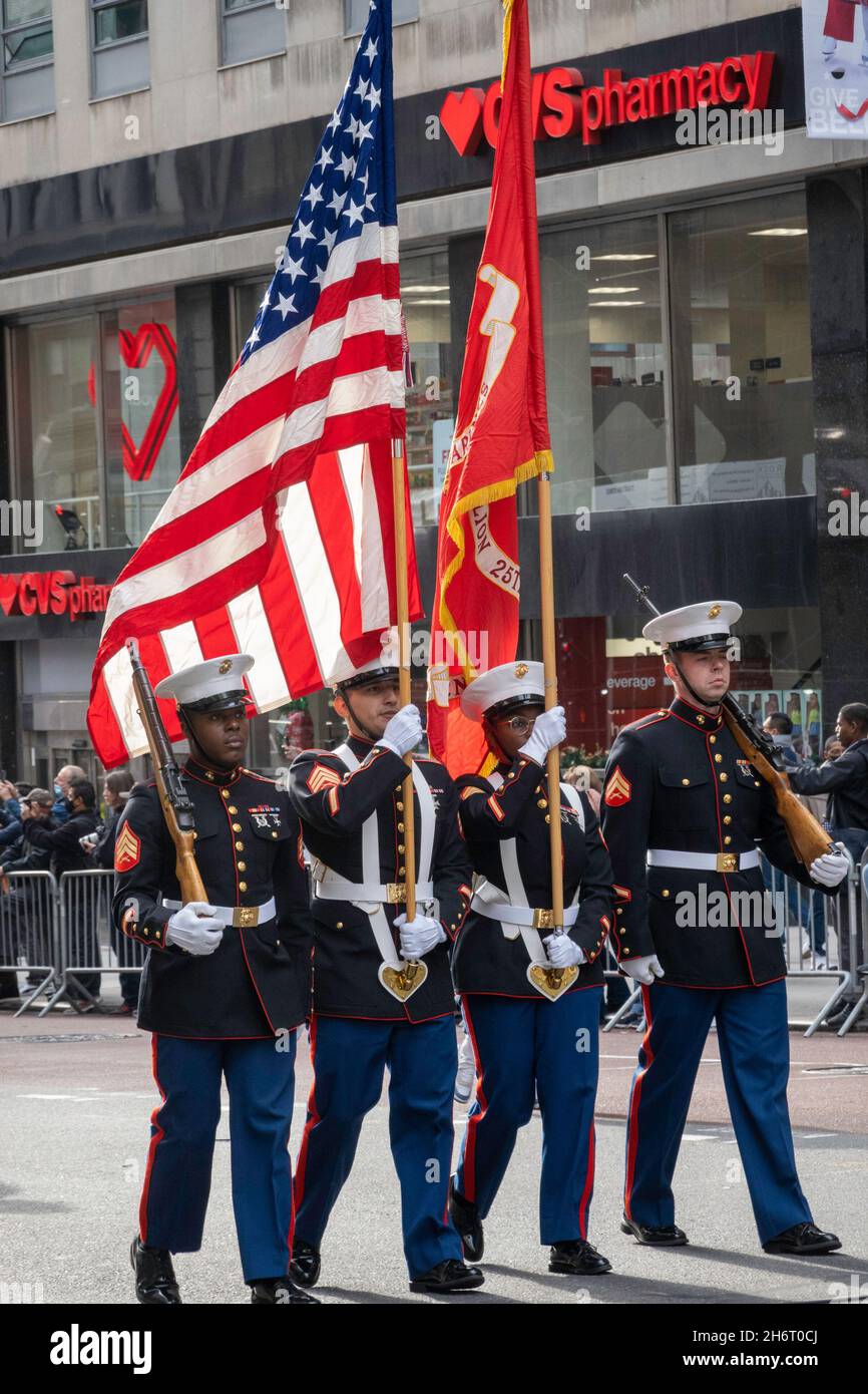 11. November 2021 Veterans Day Parade auf der Fifth Avenue in New York City, USA Stockfoto