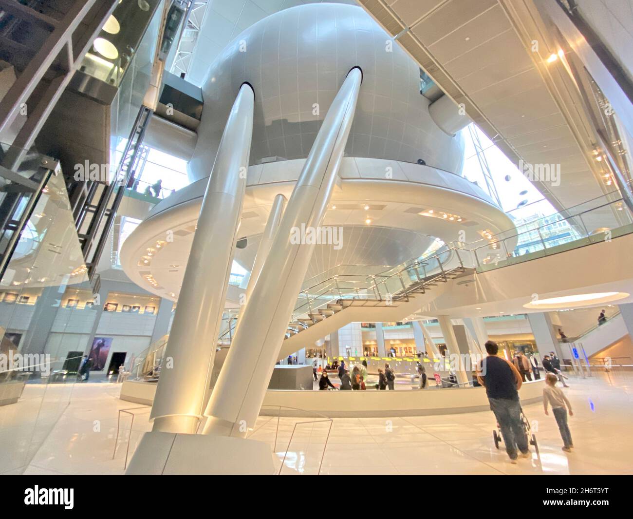 Die Halle des Universums im Rosenzentrum für Erde und Weltraum. Dorothy und Lewis B. Cullman Hall of the Universe, präsentiert die Entdeckungen der modernen Astrophysik. Stockfoto