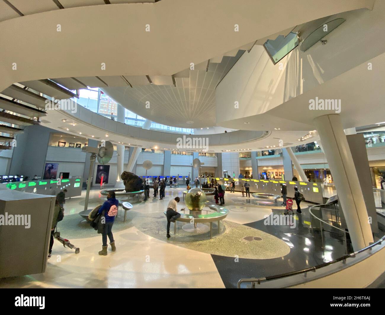 Die Halle des Universums im Rosenzentrum für Erde und Weltraum. Dorothy und Lewis B. Cullman Hall of the Universe, präsentiert die Entdeckungen der modernen Astrophysik. Stockfoto