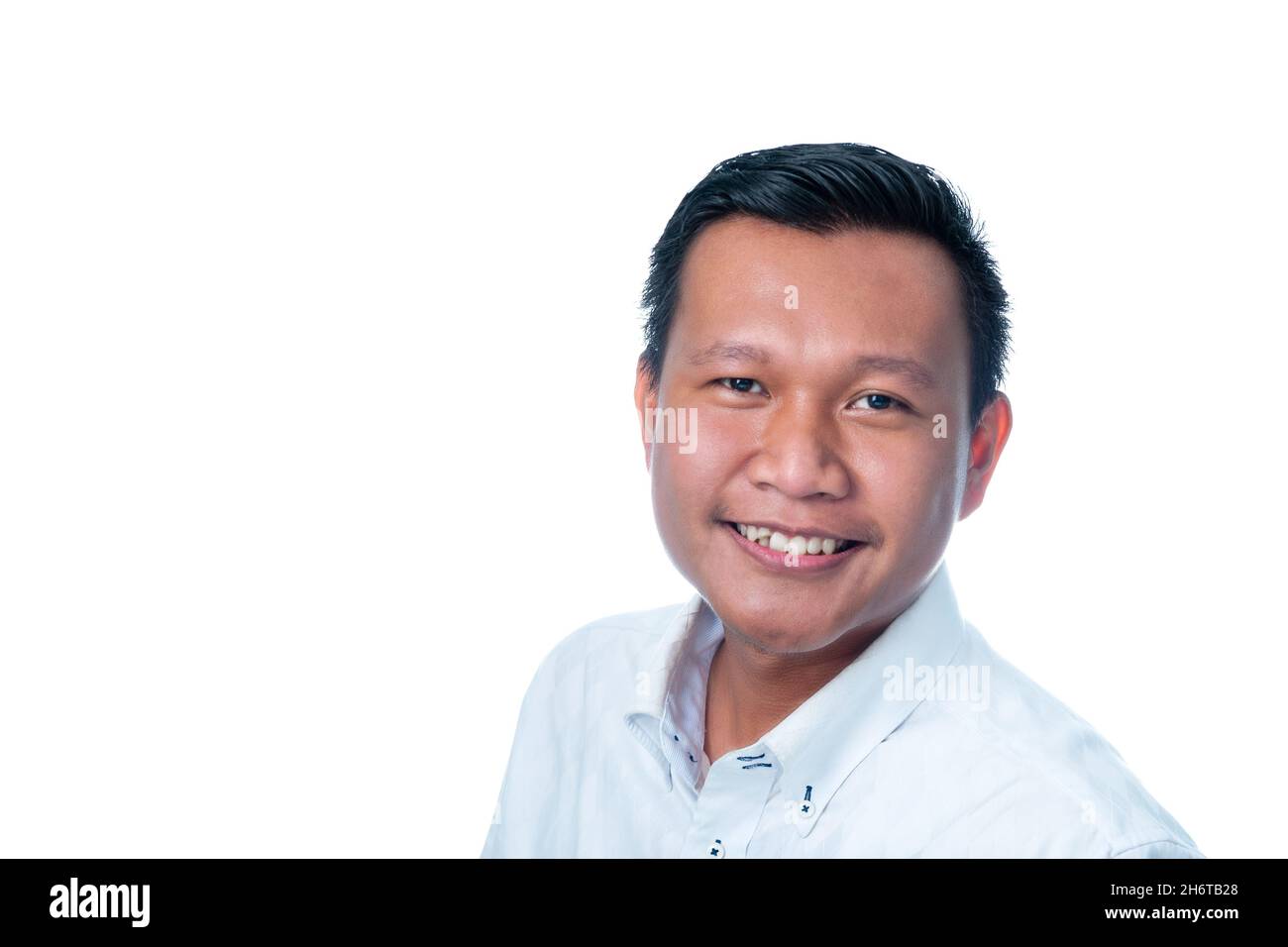Indonesischer Mann mit Kopfschuss und Kopieplatz Stockfoto