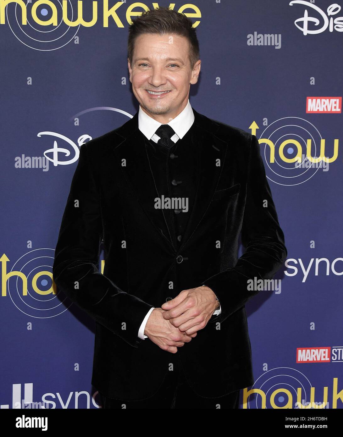 Jeremy Renner kommt bei der HAWKEYE Los Angeles Premiere der Marvel Studios an, die am Mittwoch, dem 17. November 2021, im El Capitan Theatre in Hollywood, CA, stattfand. (Foto von Sthanlee B. Mirador/Sipa USA) Stockfoto