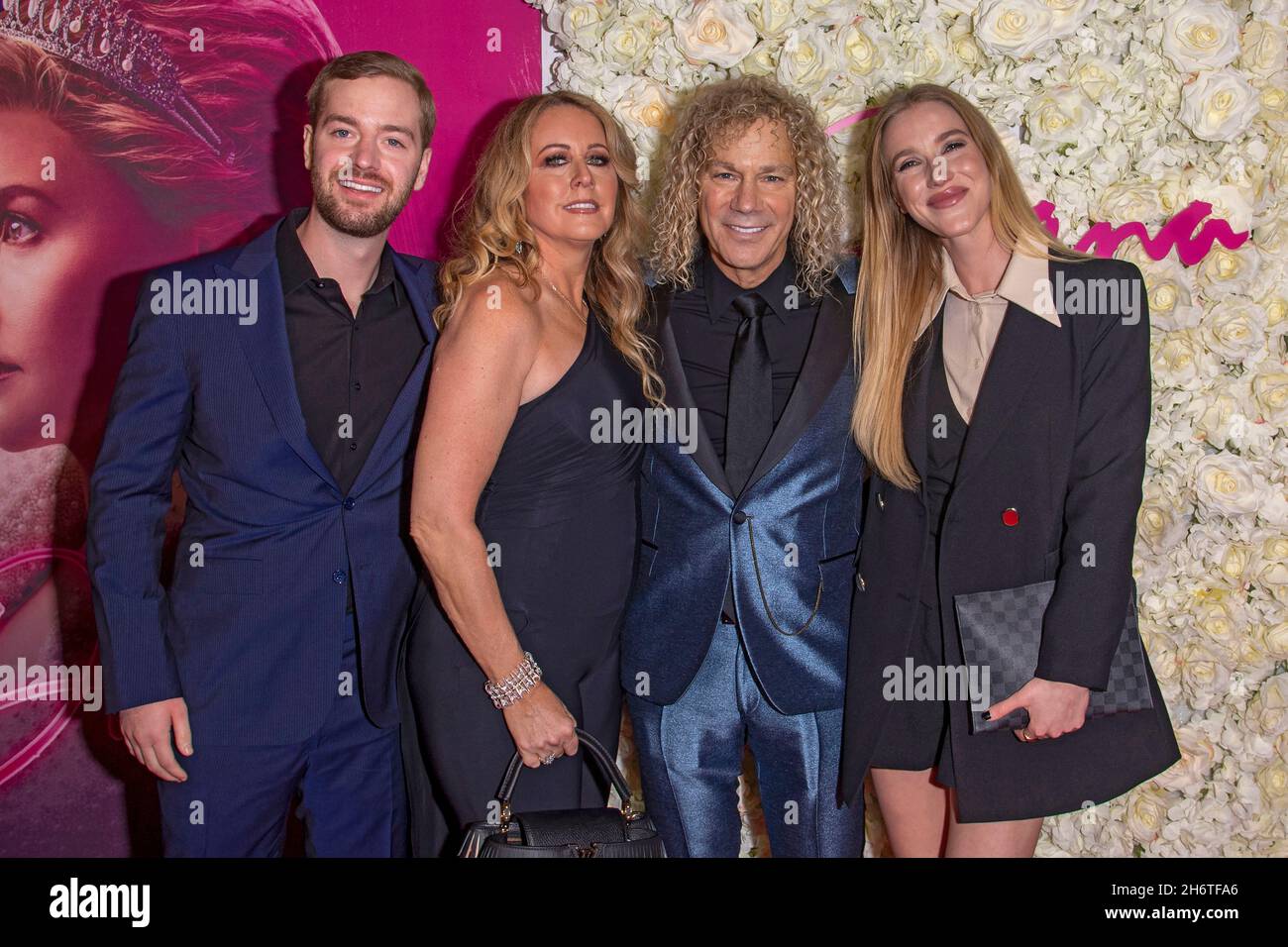 NEW YORK, NEW YORK - 17. NOVEMBER: David Bryan von Bon Jovi und seine Familie nehmen am 17. November 2021 am Broadway im Longacre Theatre in New York City an der Eröffnungsnacht des neuen Musicals „Diana, The Musical“ Teil. Stockfoto