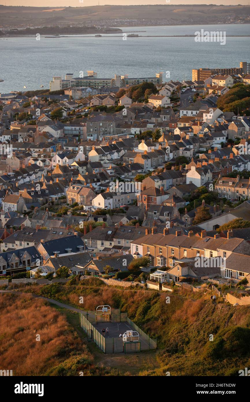 Sonnenuntergang auf Reihenhäusern am 20th. Juli 2020 in Portland, Dorset im Vereinigten Königreich. Foto von Sam Mellish Stockfoto