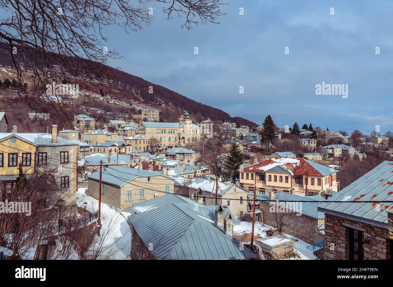 Nympaio, die traditionelle Siedlung des Berges Vernon in der Nähe der Stadt Florina und eines der malerischsten Dörfer Griechenlands. Stockfoto