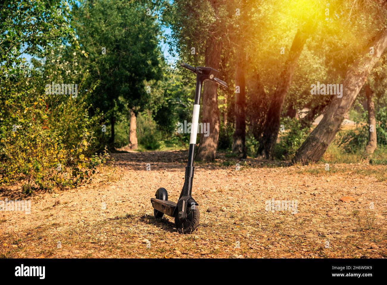 Ein Elektroroller in der Natur Stockfoto