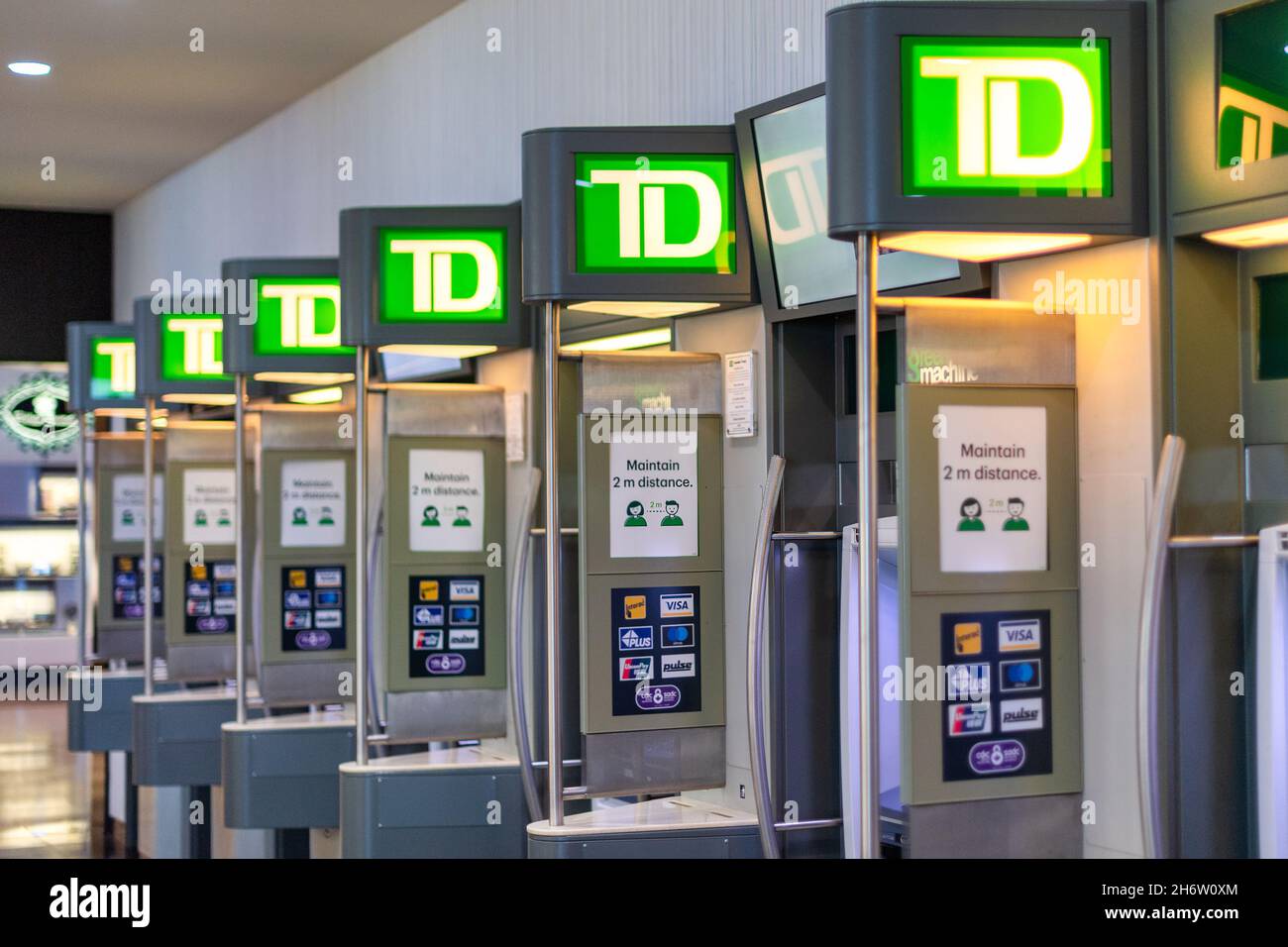 Automatische Geldautomat (ATM) der Toronto Dominion (TD) Bank im unterirdischen PFAD in der Innenstadt DistrictNov. 18, 2021 Stockfoto