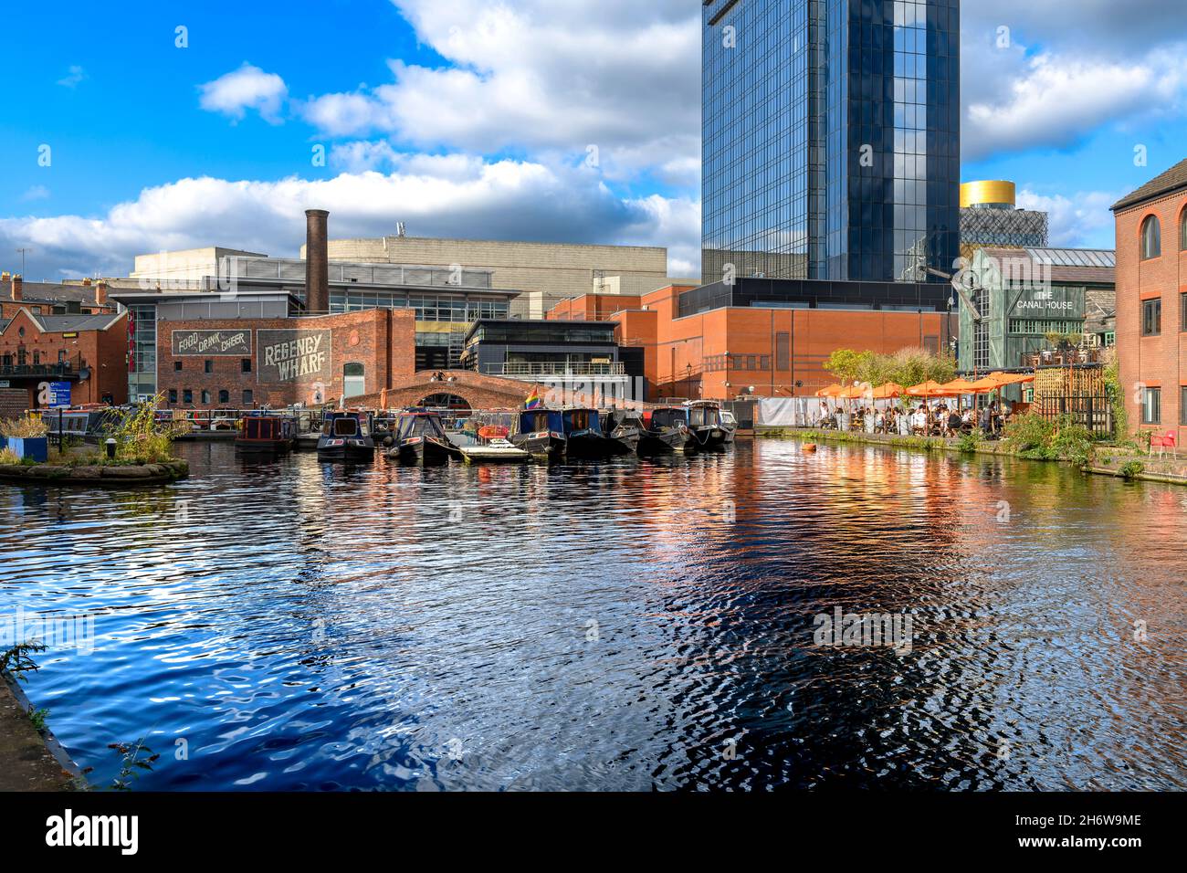 Regency Wharf am Gas Street Basin Knotenpunkt des Birmingham Canal Old Line, im Herzen von Birmingham in den Midlands. Stockfoto