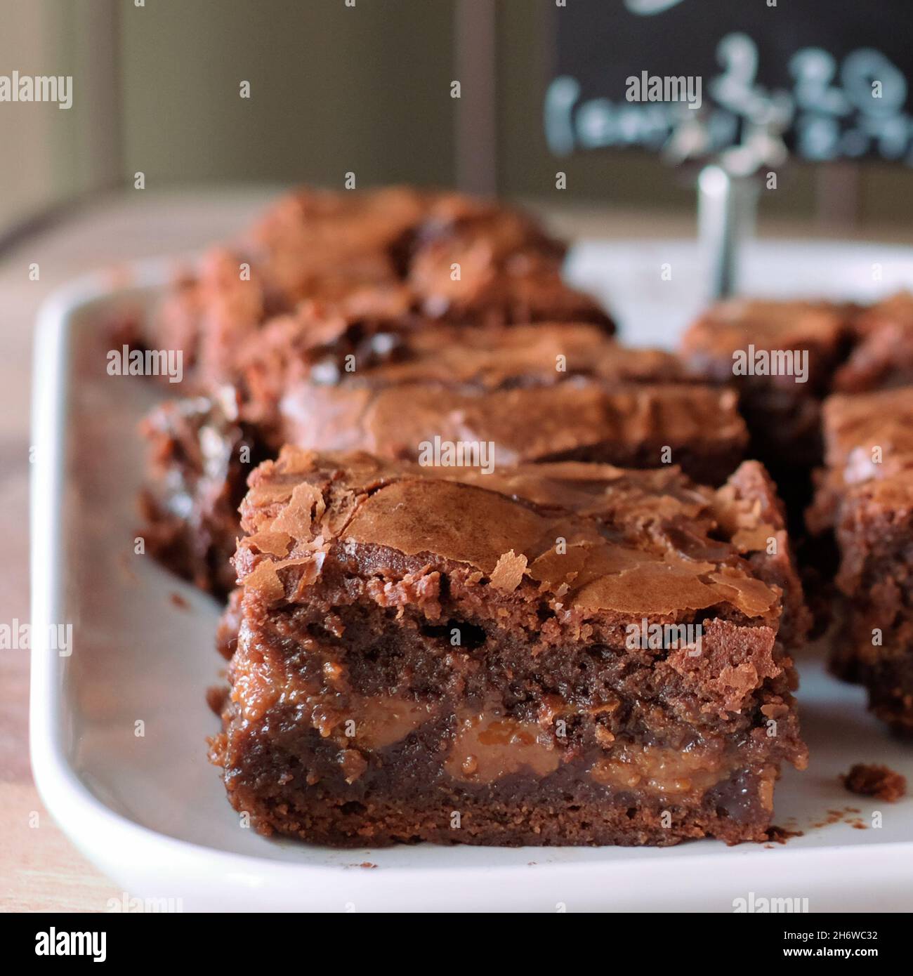 Gesalzene Karamell-Brownies im Lighthouse Cafe auf der Insel North Ronaldsay, Orkney, Schottland Stockfoto