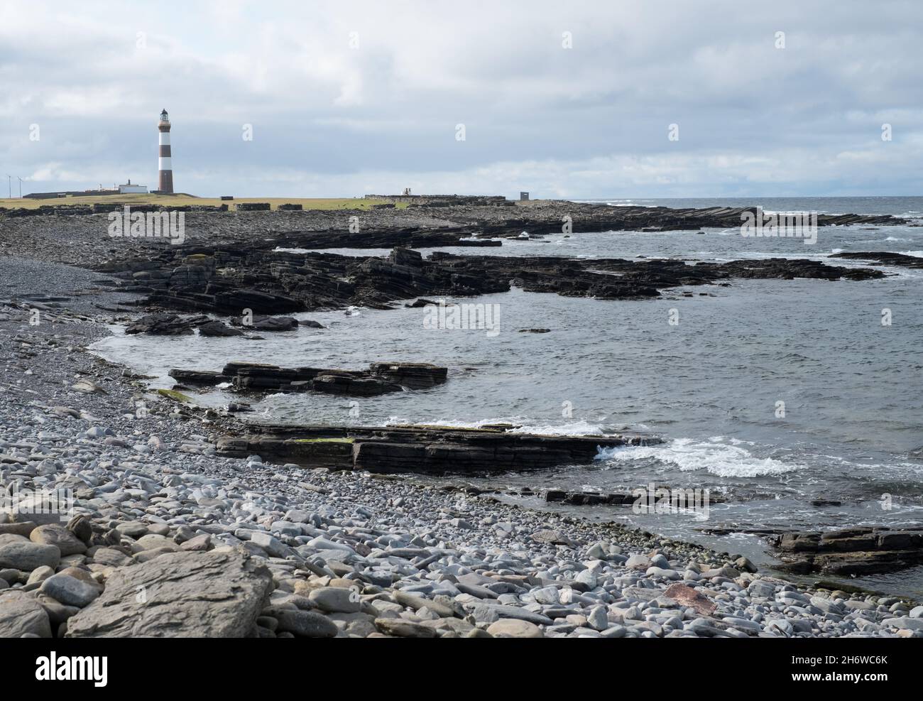 North Ronaldsay 139 Meter hoher Leuchtturm, erbaut 1852. Sie steht auf Dennis Head, nördlich von North Ronaldsay, Orkneys nördlichster Insel Stockfoto