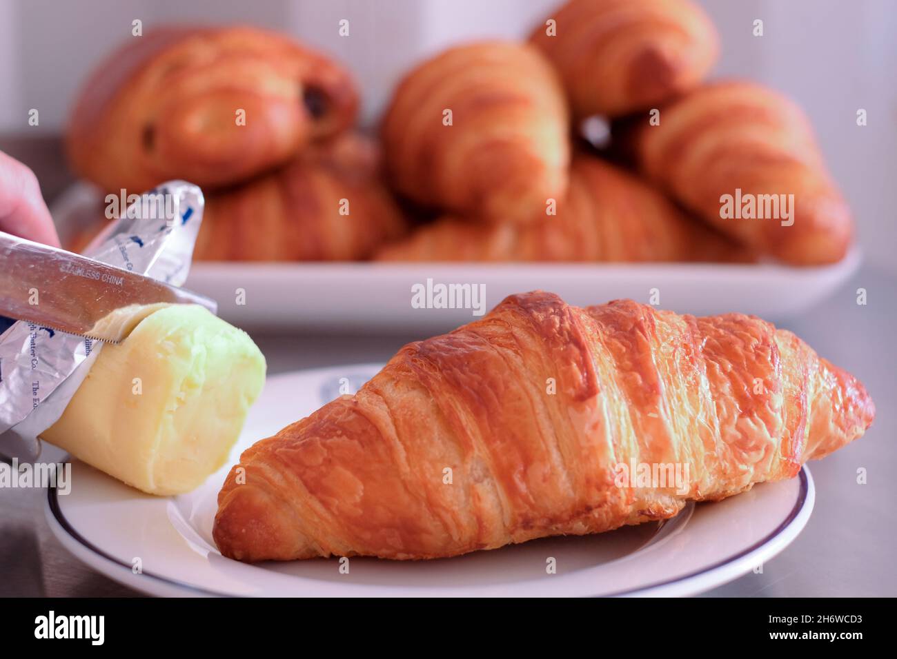 Croissants im North Ronaldsay Lighthouse Cafe in Orkney, hergestellt mit der Butter von Edinburgh Butter Butter Stockfoto