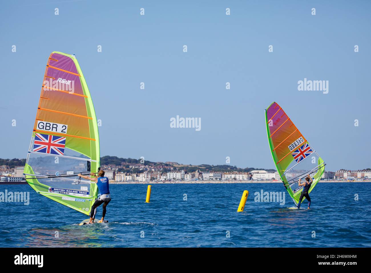 Tom Squires während eines Windsurf RS:X Trainings am 21st. Juli 2020 in Portland, Dorset, Großbritannien. Foto von Sam Mellish Stockfoto