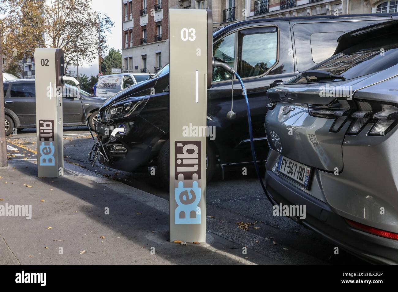 BELIB' DAS ÖFFENTLICHE NETZ VON LADESTATIONEN FÜR ELEKTROFAHRZEUGE IN PARIS Stockfoto