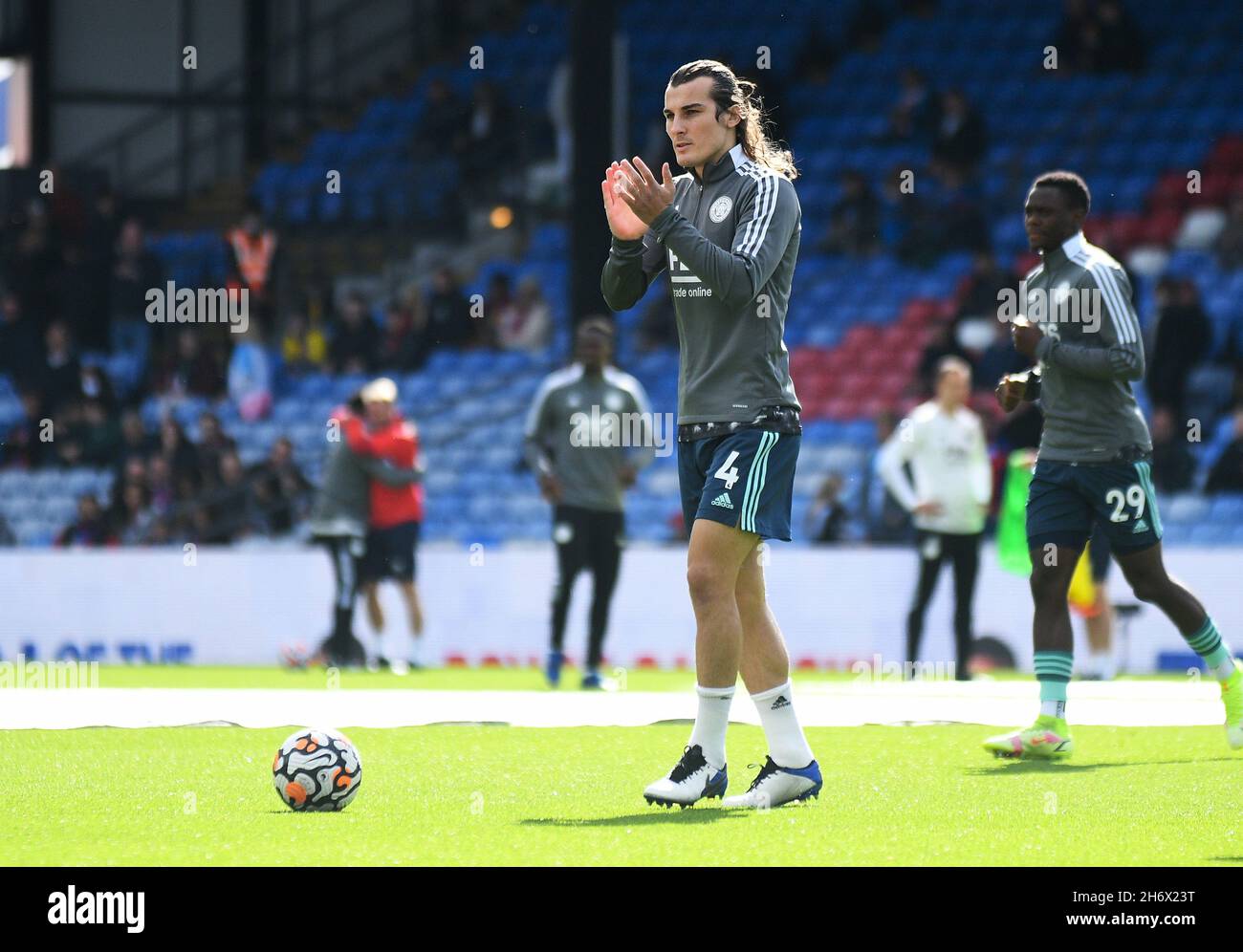 LONDON, ENGLAND - 3. OKTOBER 2021: Caglar Soyuncu aus Leicester im Vorfeld des Spielwochenspiels der Premier League 7 zwischen dem Crystal Palace FC und dem City FC Leicester im Selhurst Park im Jahr 2021-22. Copyright: Cosmin Iftode/Picstaff Stockfoto