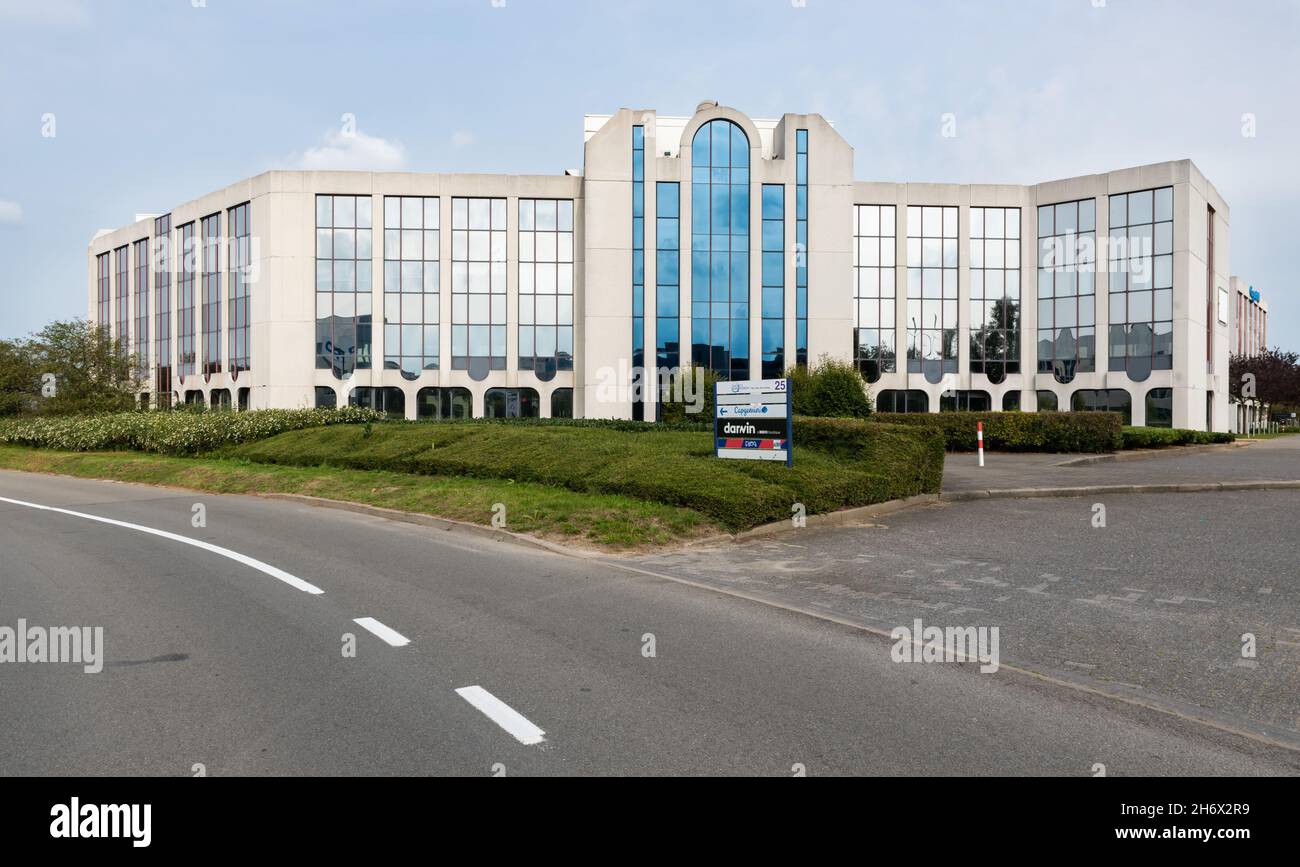 Evere, Region Brüssel-Hauptstadt, Belgien - 20 09 2021: Bürogebäude von Capgemini und ein Facility-Management-Unternehmen Stockfoto