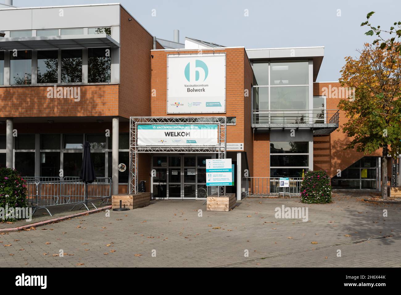 Vilvoorde, Flämische Region - Belgien - 10 17 2021: Das Gebäude des lokalen Kulturzentrums Stockfoto