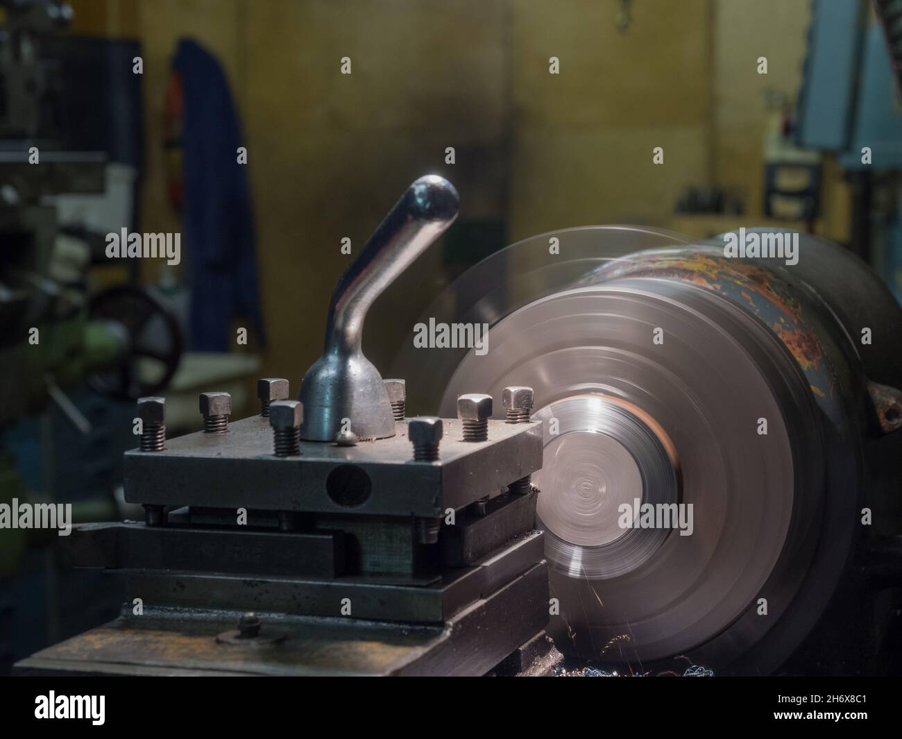 Metallverarbeitende Industrie: Metalldrehmaschine veredeln, spinnen, ein Hobby Stockfoto