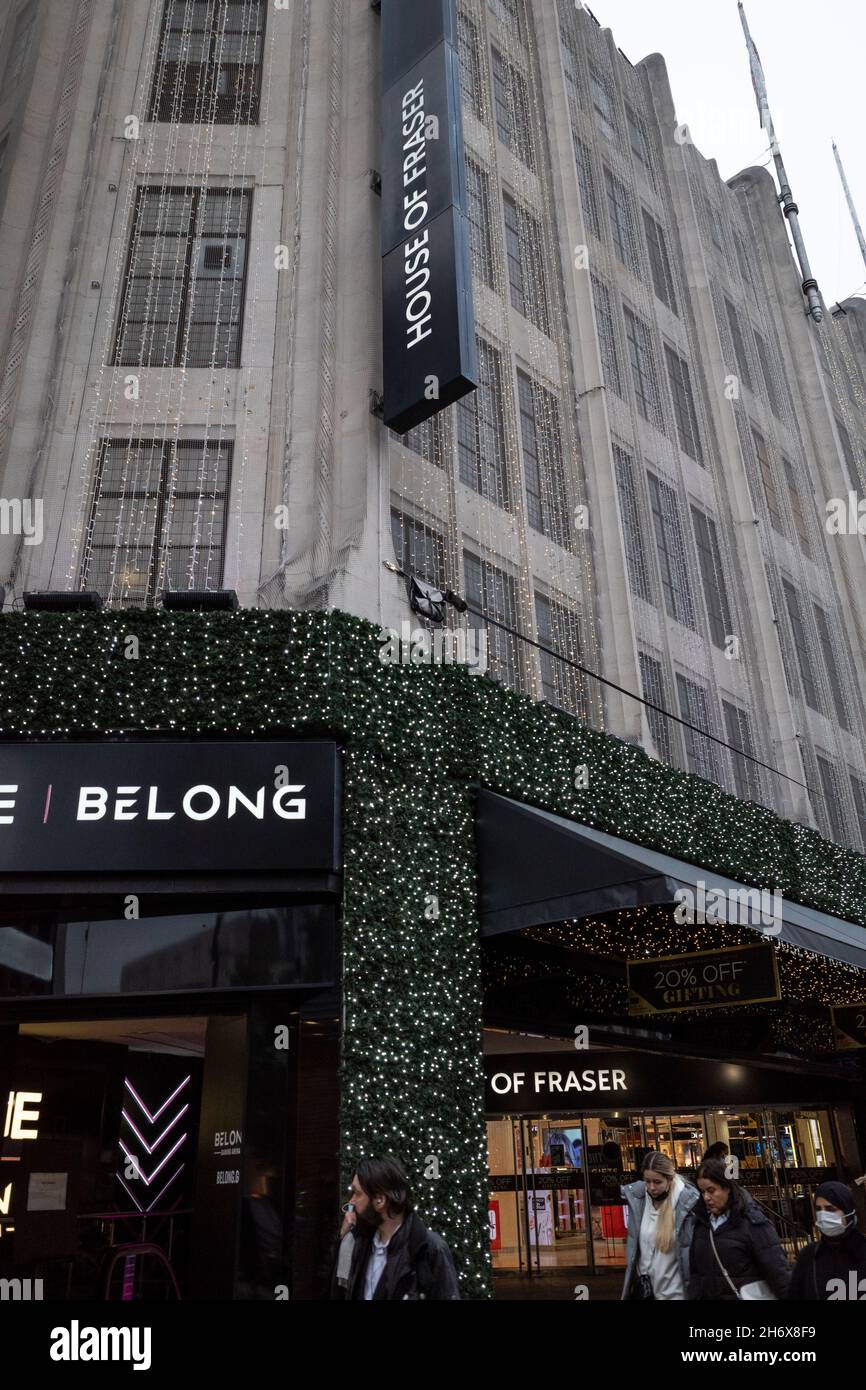 London, Großbritannien. 18. November 2021. Das Äußere des Kaufhauses House of Fraser in der Oxford Street. Der Eigentümer des Geschäfts, Fraser Group, hat bekannt gegeben, dass es vom Eigentümer des Gebäudes angekündigt wurde. Der Eigentümer möchte es in sechs Etagen mit Büros mit Einzelhandel im Erdgeschoss, einem Pool und Fitnessraum im Keller und einem Dachrestaurant umbauen. Kredit: Stephen Chung / Alamy Live Nachrichten Stockfoto