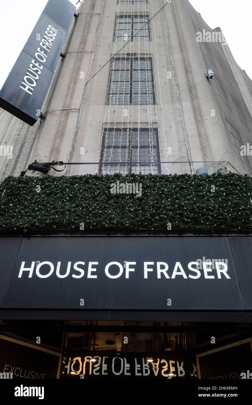 London, Großbritannien. 18. November 2021. Das Äußere des Kaufhauses House of Fraser in der Oxford Street. Der Eigentümer des Geschäfts, Fraser Group, hat bekannt gegeben, dass es vom Eigentümer des Gebäudes angekündigt wurde. Der Eigentümer möchte es in sechs Etagen mit Büros mit Einzelhandel im Erdgeschoss, einem Pool und Fitnessraum im Keller und einem Dachrestaurant umbauen. Kredit: Stephen Chung / Alamy Live Nachrichten Stockfoto