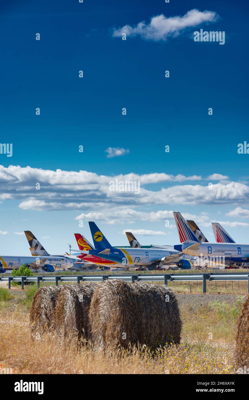Caude, Teruel, Spanien. 13th. Juli 2021 - Teruel Aerodrome das größte Zentrum für Wartung, langfristige Lagerung und Recycling von Flugzeugen in Europa. Ballen Stockfoto